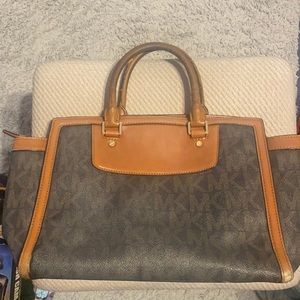 Micheal Kors Hand Bag